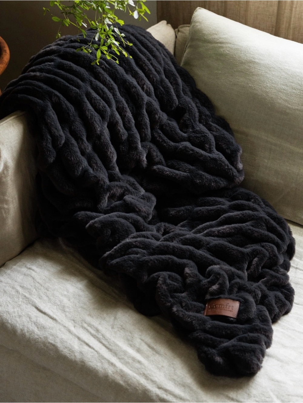 Lux Plush Faux Fur Throw Blanket - Thunder color - Picture 4 of 5